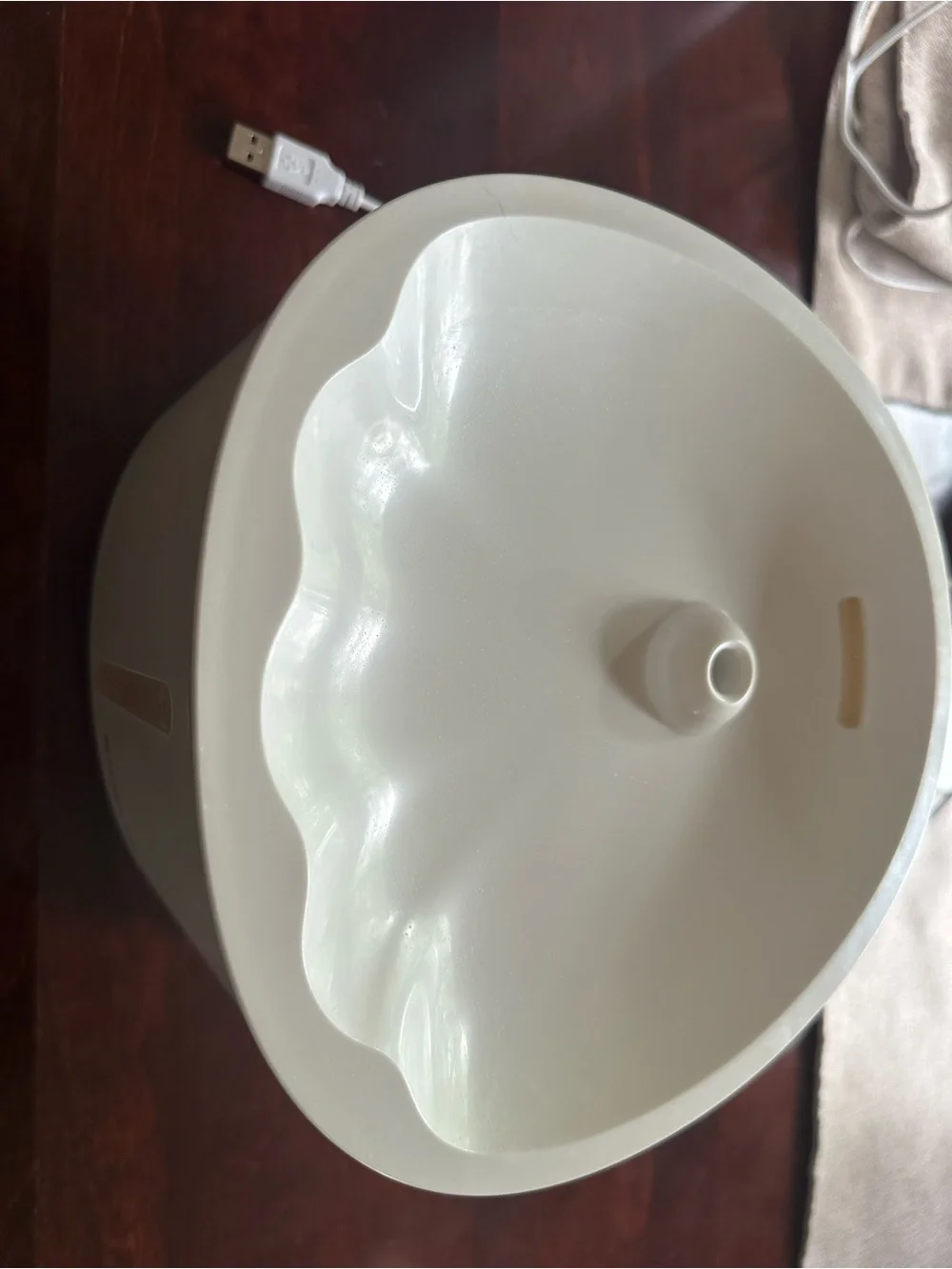 Premier White Cat Water Fountain with Visible Water Slot